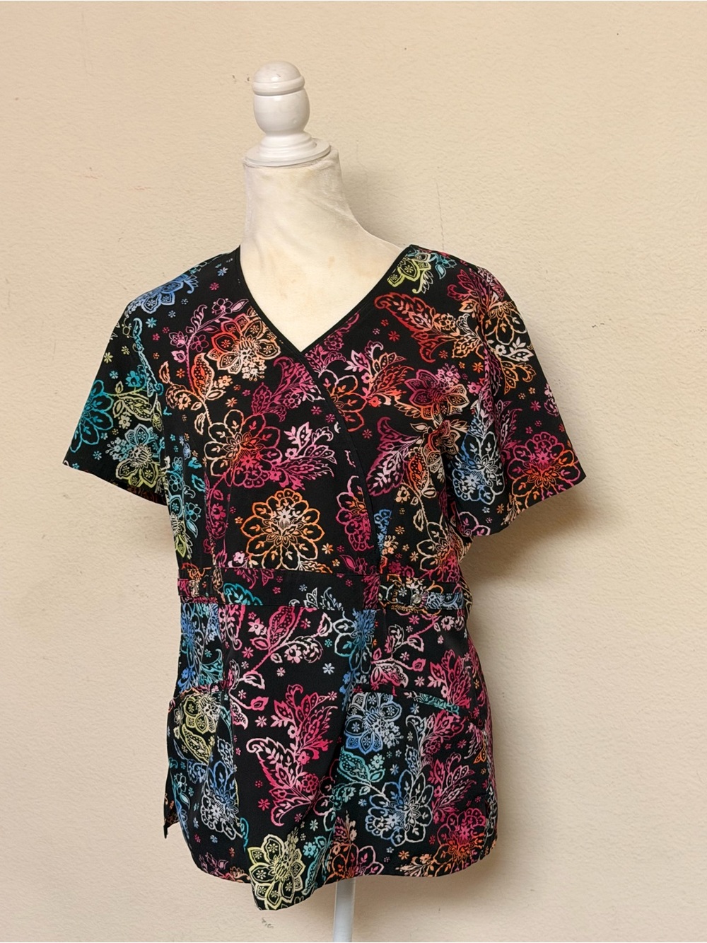 RUNWAY by Cherokee Scrub Top Size M Black Floral Mock Wrap